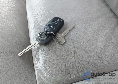 2005 Toyota Sequoia Sr5 V8 z USA, uszkodzony, nr VIN 5TDBT44A25S244232